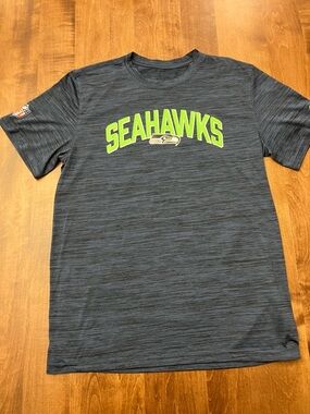 Nike Seahawks Short Sleeve dri-fit shirt men’s size medium